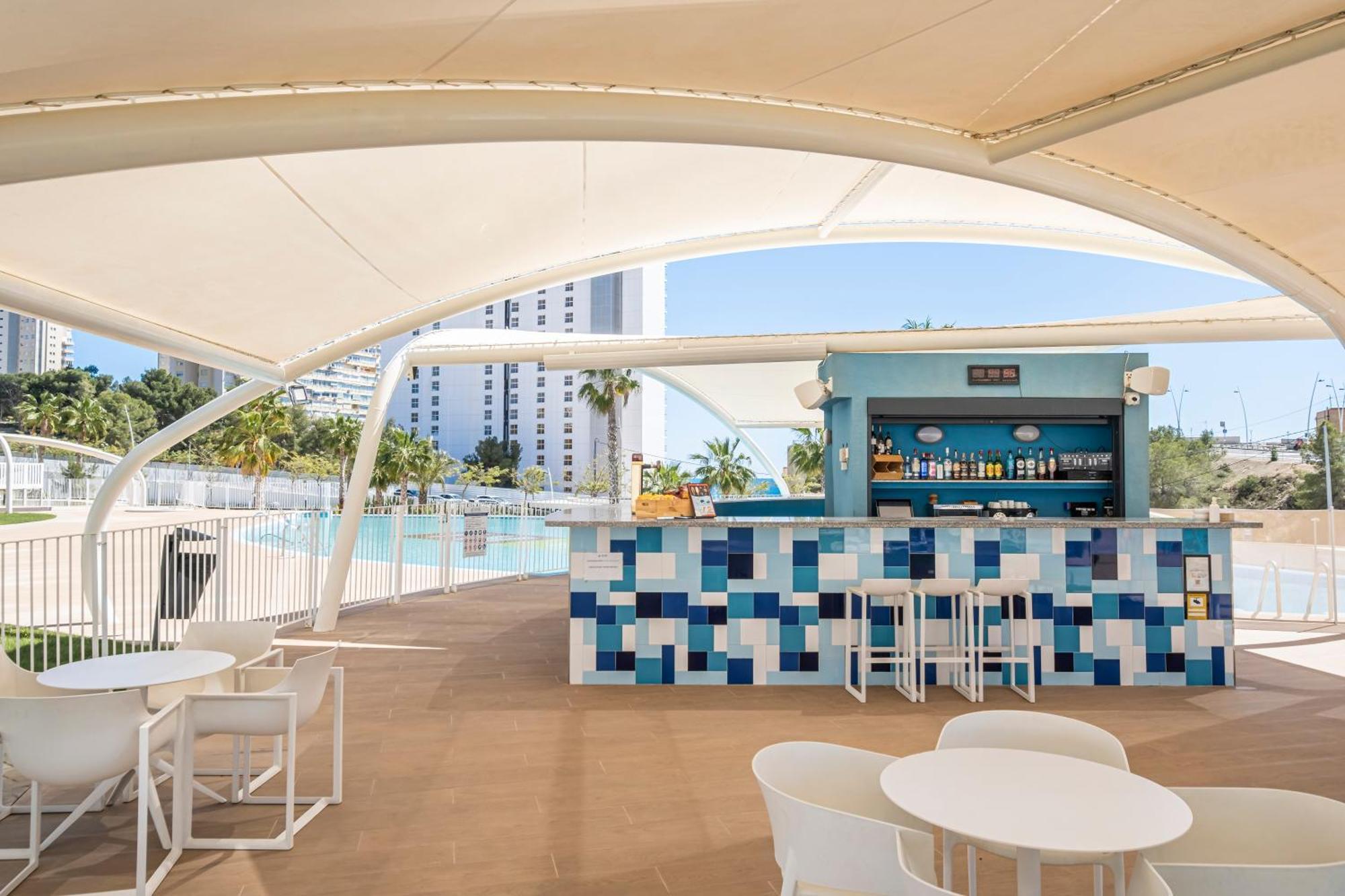 Sunset Waves 18-35 Poniente Beach Resort Бенидорм Экстерьер фото