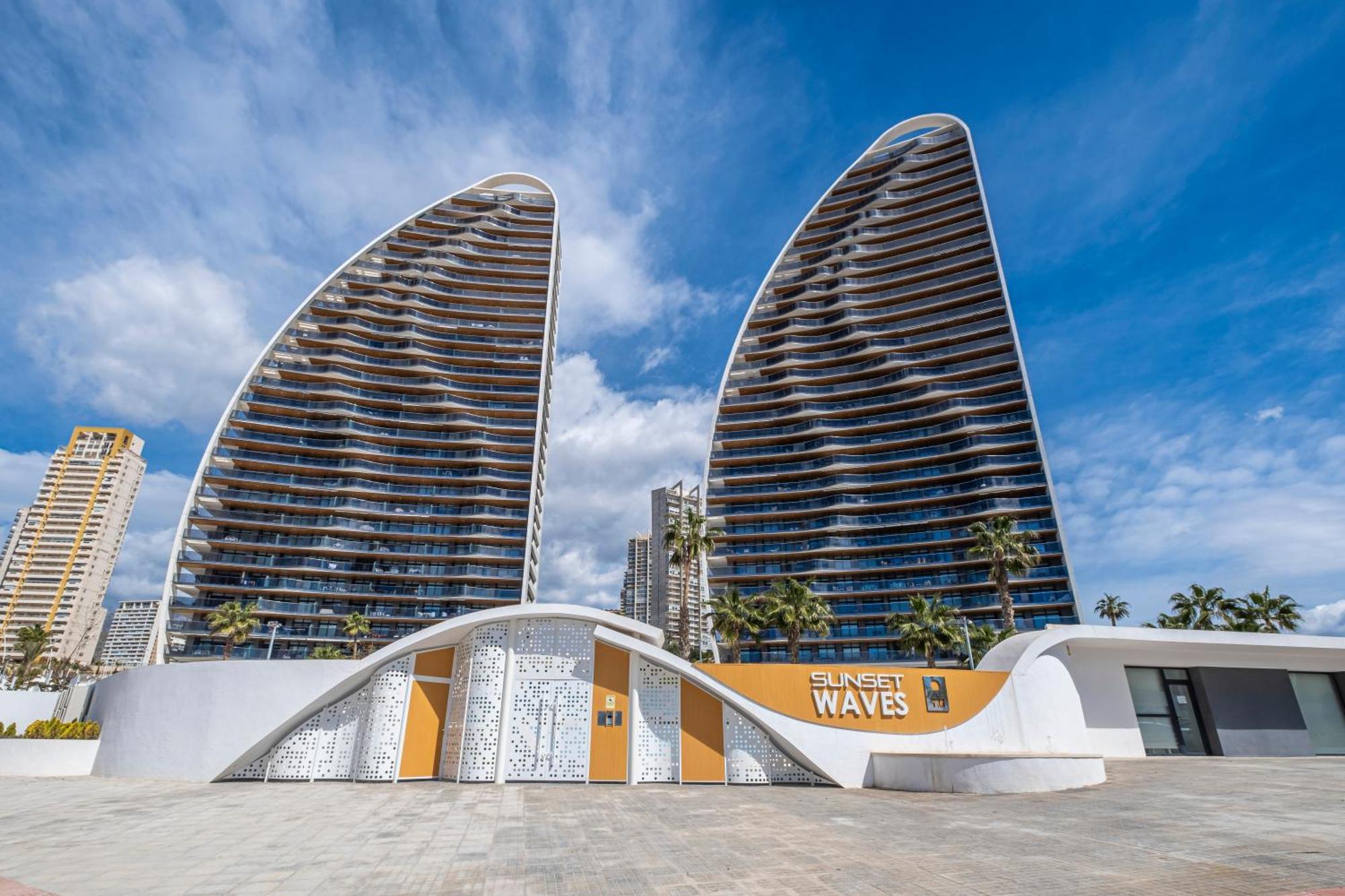 Sunset Waves 18-35 Poniente Beach Resort Бенидорм Экстерьер фото